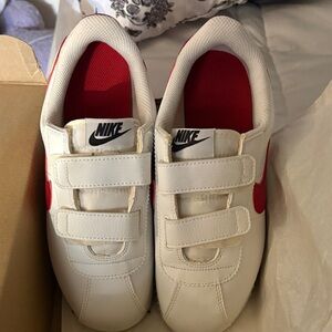 Nike Kids Sneakers in White and Red